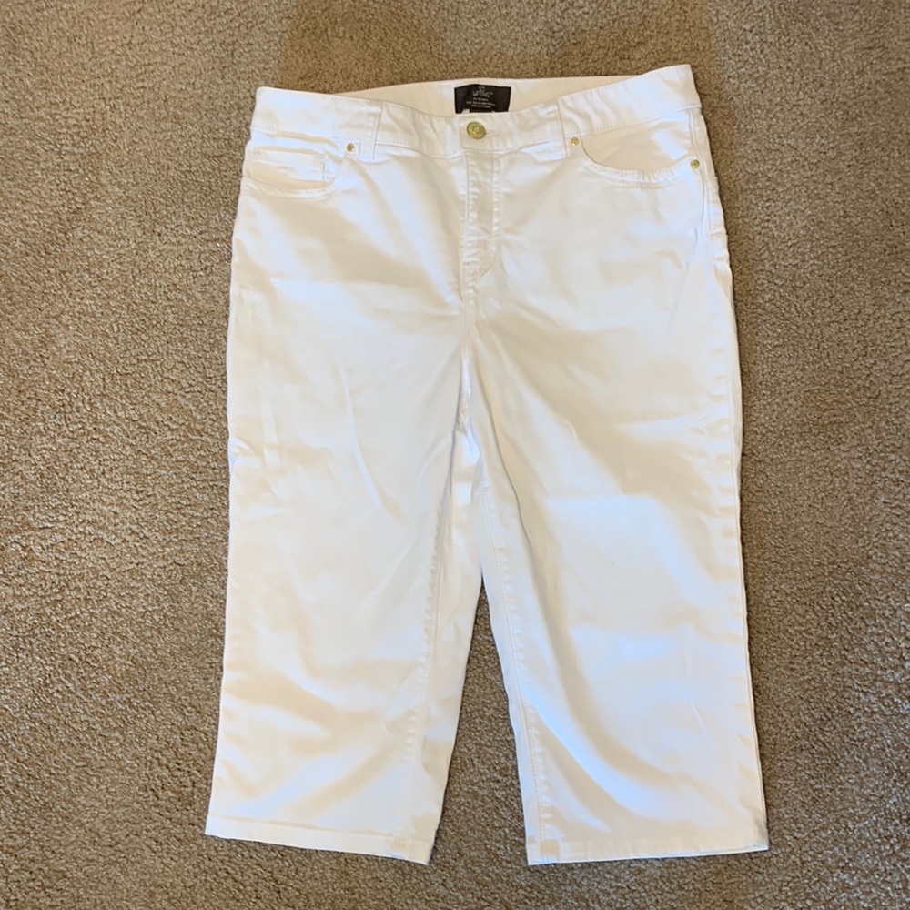 Chicos Cropped White Jeans Size 1